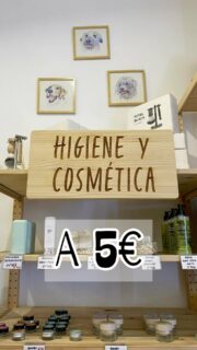 Ola chiques! 🌝🌸

Esta mañana os dimos dos noticias: que mañana por la tarde cerrábamos por motivos personales y que hoy teníamos algo que enseñaros (le llamamos sorpresa por crear un poco de hype)… 

…COSMÉTICA A 5€!!!! 🔥🔥🔥

*Hasta fin de existencias. Igualmente mantenemos la oferta de los labiales de @banbu.zerowaste a 4,10€. 

#vegan #veganshop #cosmeticavegana #cosmeticanatural #comerciolocal #apoyacomerciolocal #cascovello #vigovegano #govegan